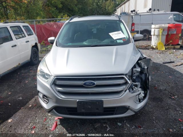 1FMCU9GD2HUD80666 Ford ESCAPE SE