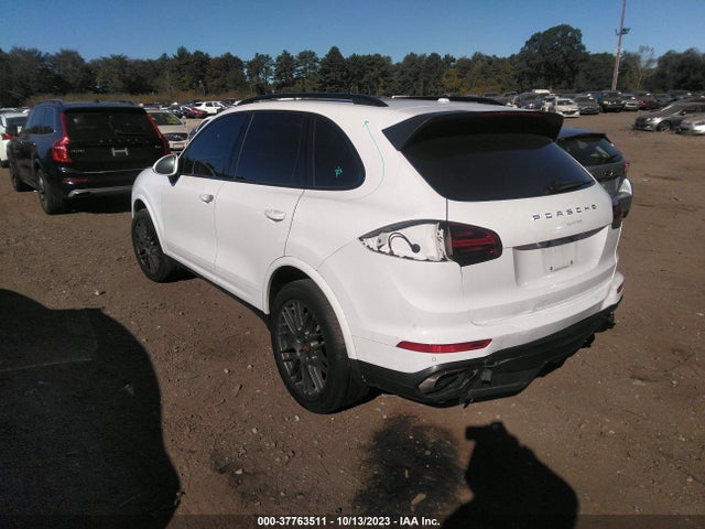 2017 PORSCHE CAYENNE WP1AA2A28HKA91580 Photo 2