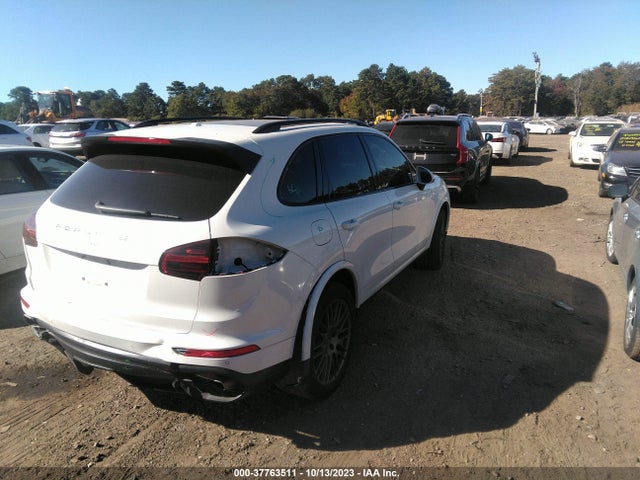 2017 PORSCHE CAYENNE WP1AA2A28HKA91580 Photo 3