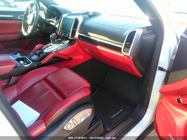 2017 PORSCHE CAYENNE WP1AA2A28HKA91580 Photo 4