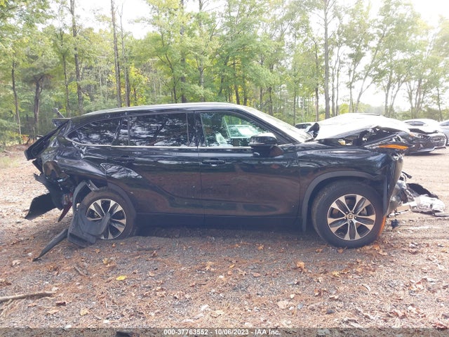 2021 TOYOTA HIGHLANDER XLE VIN: 5TDHZRBH7MS067861