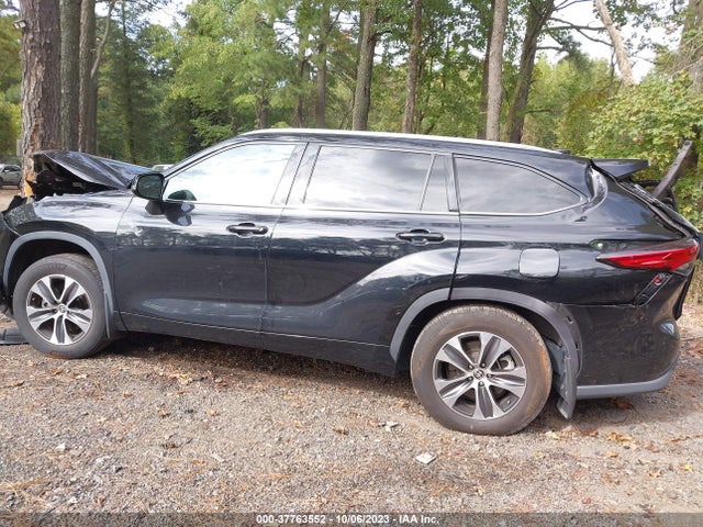 2021 TOYOTA HIGHLANDER XLE VIN: 5TDHZRBH7MS067861