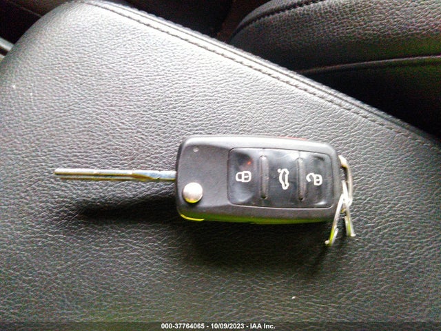 1VWBA7A36JC040992 Volkswagen Passat 2.0t Se