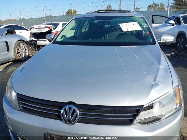 3VWLL7AJ2EM393991 Volkswagen Jetta Sedan Tdi W/premium