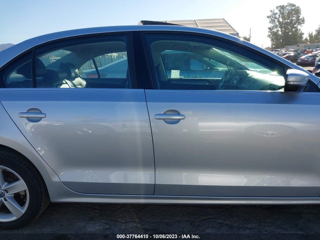 3VWLL7AJ2EM393991 Volkswagen Jetta Sedan Tdi W/premium