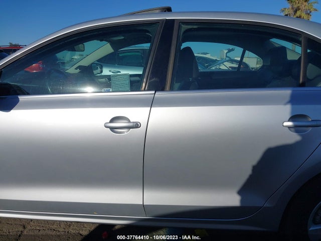 3VWLL7AJ2EM393991 Volkswagen Jetta Sedan Tdi W/premium