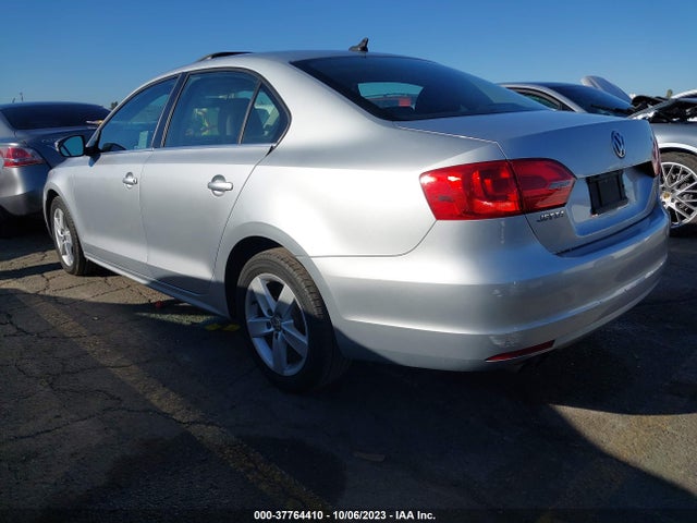 3VWLL7AJ2EM393991 Volkswagen Jetta Sedan Tdi W/premium