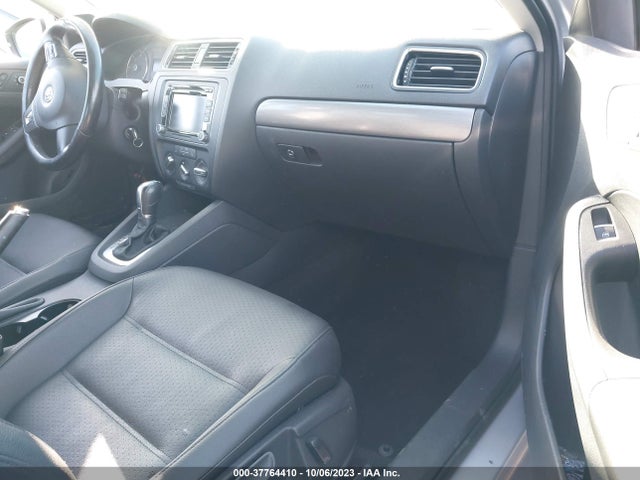 3VWLL7AJ2EM393991 Volkswagen Jetta Sedan Tdi W/premium