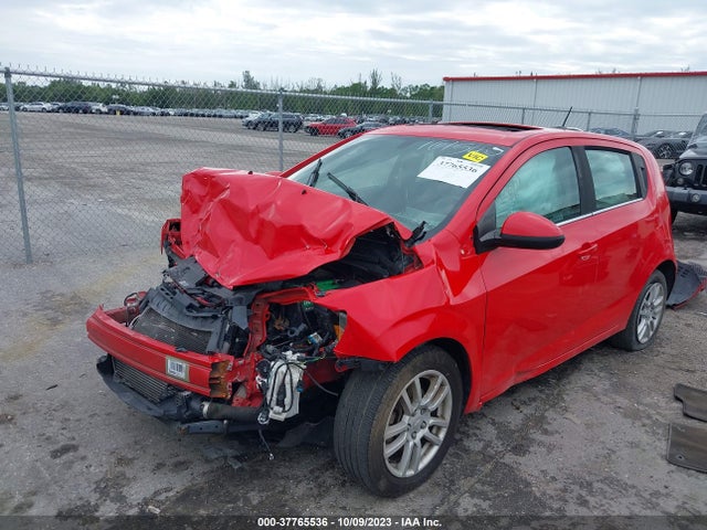 Chevrolet SONIC LT 2015 1G1JC6SB2F4161540 Image 2