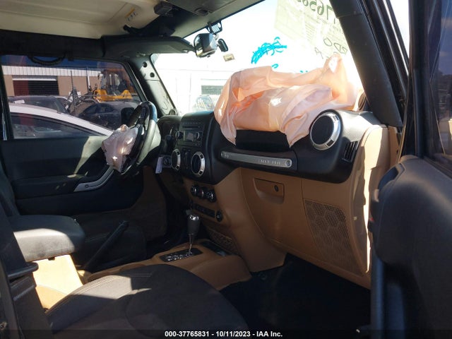 1C4BJWFG3EL283951 Jeep Wrangler Unlimited Rubicon