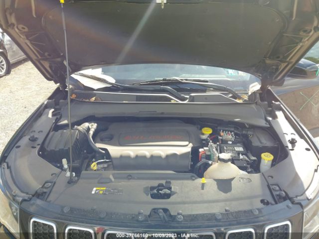 3C4NJDBBXJT350166 Jeep Compass Latitude