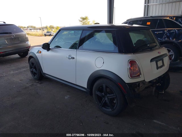 2010 MINI COOPER HARDTOP WMWMF3C52ATZ65111 Photo 2