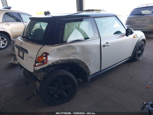 2010 MINI COOPER HARDTOP WMWMF3C52ATZ65111 Photo 3