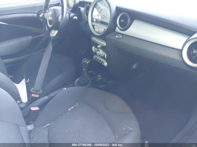 2010 MINI COOPER HARDTOP WMWMF3C52ATZ65111 Photo 4