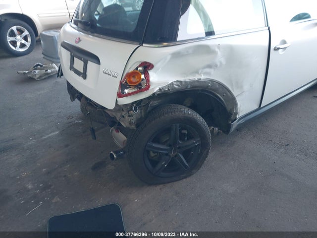 2010 MINI COOPER HARDTOP WMWMF3C52ATZ65111 Photo 5