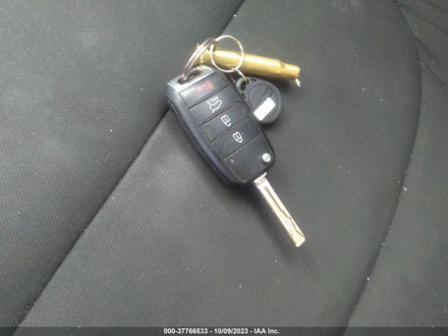 KNDJN2A24E7011728 KIA Soul Base