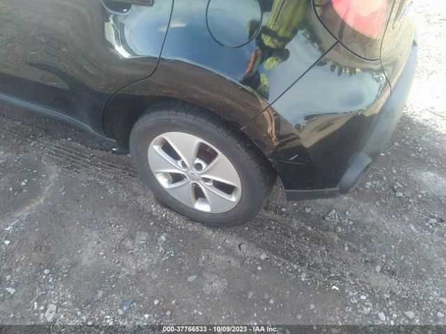 KNDJN2A24E7011728 KIA Soul Base