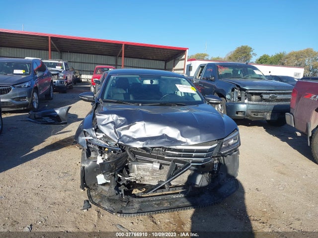 1VWAA7A32JC013655 Volkswagen Passat 2.0t S/r-line