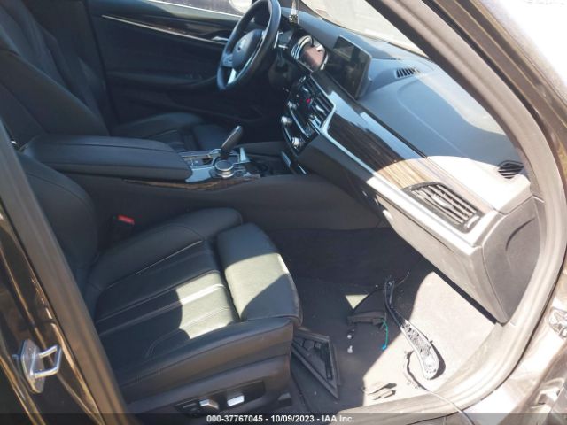 WBAJE5C31HG916808 BMW 5 Series 540i