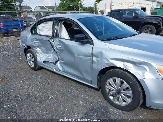 3VW2K7AJ2EM317783 Volkswagen Jetta Sedan S
