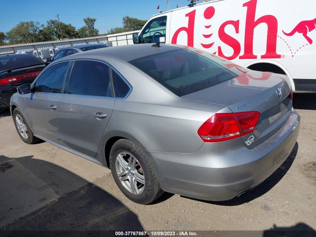 1VWAT7A31EC040765 Volkswagen Passat Wolfsburg Ed