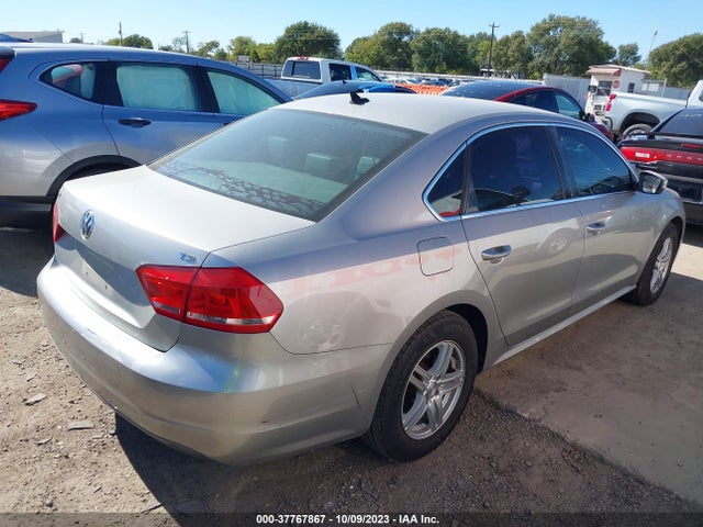 1VWAT7A31EC040765 Volkswagen Passat Wolfsburg Ed