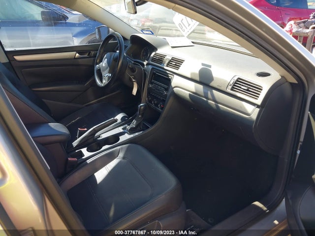 1VWAT7A31EC040765 Volkswagen Passat Wolfsburg Ed