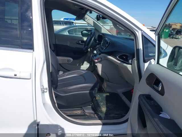 2C4RC1DG0MR586724 Chrysler Voyager Lxi