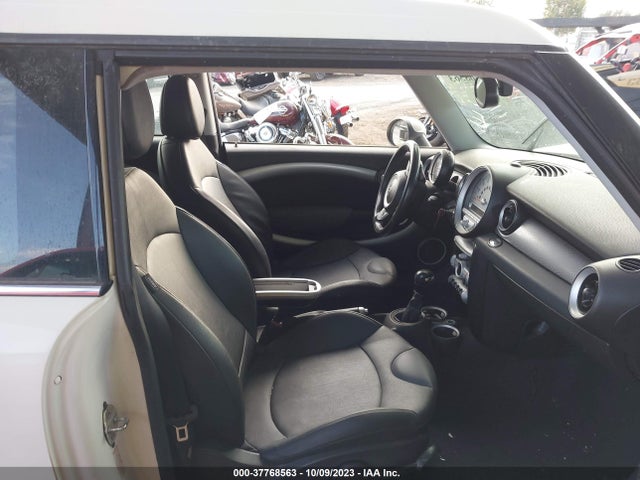 2009 MINI COOPER CLUBMAN WMWMM33599TP91295 Photo 4