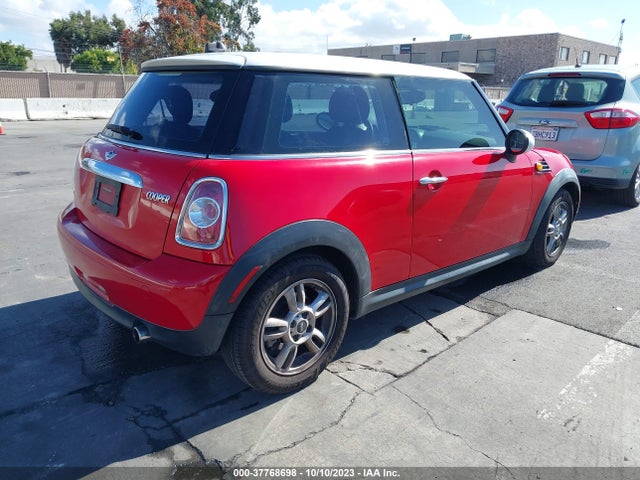 2011 MINI COOPER WMWSU3C51BTX97346 Photo 3