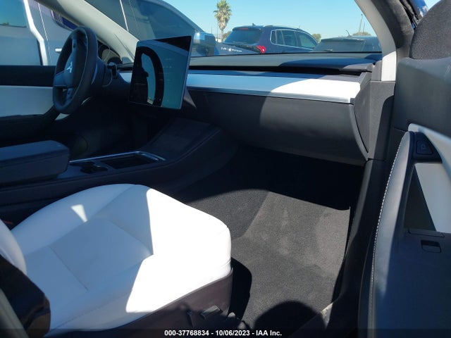 Tesla Model Y Long Range 2022 7SAYGAEE3NF490230 Image 12