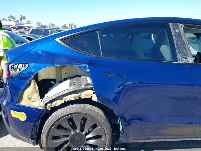 Tesla Model Y Long Range 2022 7SAYGAEE3NF490230 Image 13