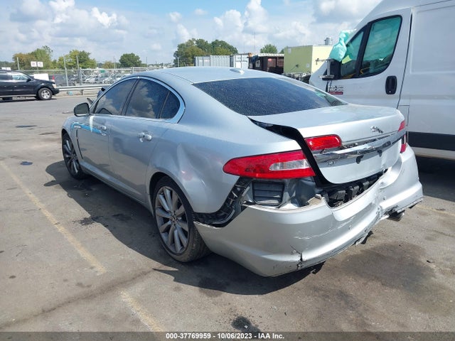 2010 JAGUAR XF SAJWA0GB4ALR52208 Photo 2