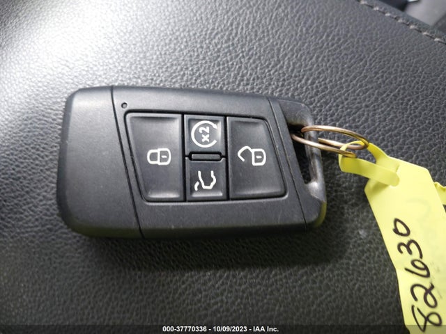 3VV2B7AXXJM031022 Volkswagen Tiguan Sel/se