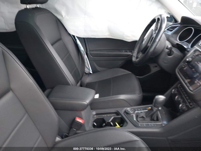 3VV2B7AXXJM031022 Volkswagen Tiguan Sel/se