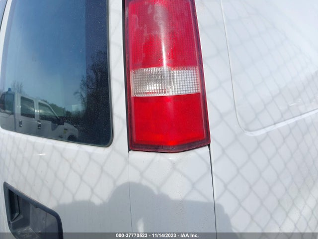 Chevrolet EXPRESS CARGO VAN 2016 1GCWGAFF8G1241445 Image 4