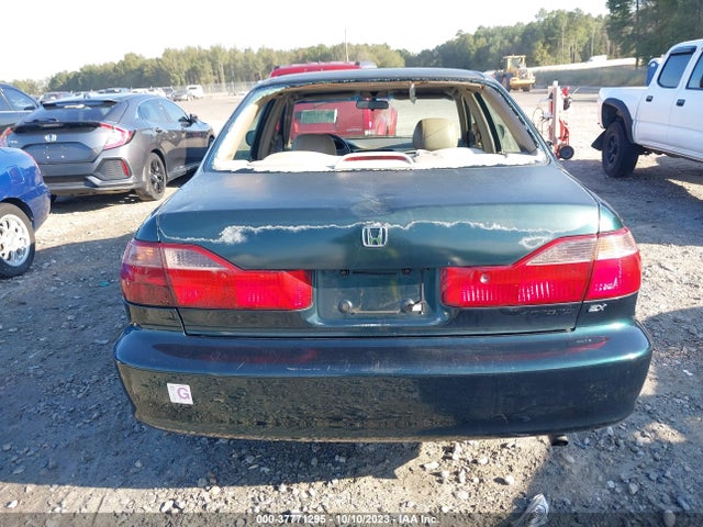 1998 HONDA ACCORD SDN EX VIN: 1HGCG5657WA159076