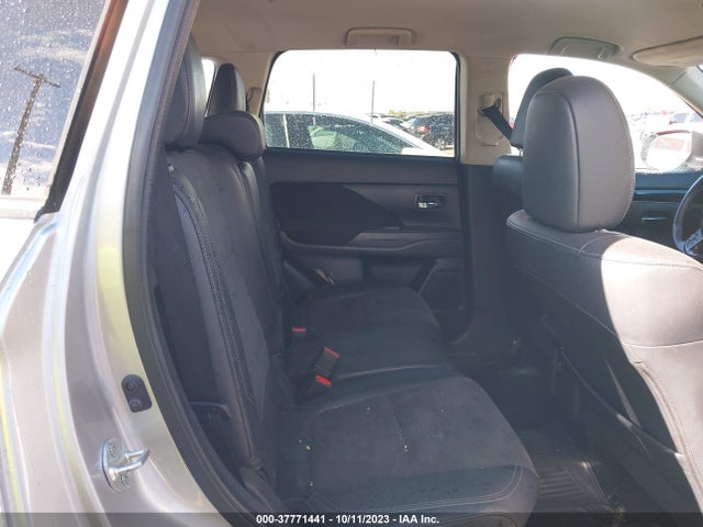 JA4AD3A32KZ042651 Mitsubishi Outlander Se