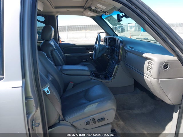 2005 GMC YUKON DENALI VIN: 1GKEK63U15J242089