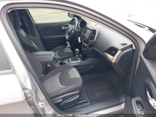 1C4PJMAB6GW200052 Jeep Cherokee Sport