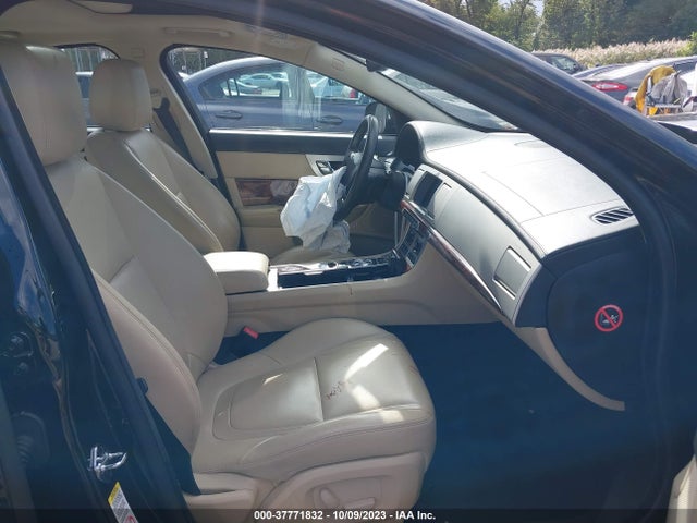 2012 JAGUAR XF SAJWA0FB8CLS54575 Photo 4