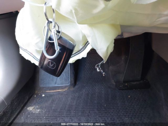 JH4KC1F56FC000888 Acura RLX