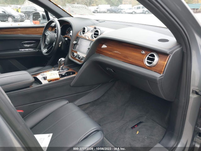 2018 Bentley Bentayga, VIN: SJAAC2ZV8JC019029