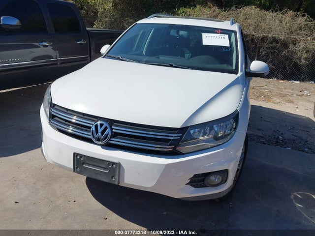 2012 VOLKSWAGEN TIGUAN SE W/SUNROOF & NAV VIN: WVGAV7AX8CW532880