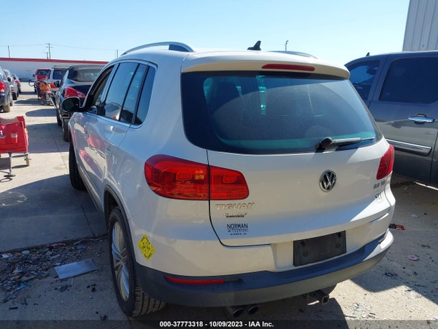 2012 VOLKSWAGEN TIGUAN SE W/SUNROOF & NAV VIN: WVGAV7AX8CW532880
