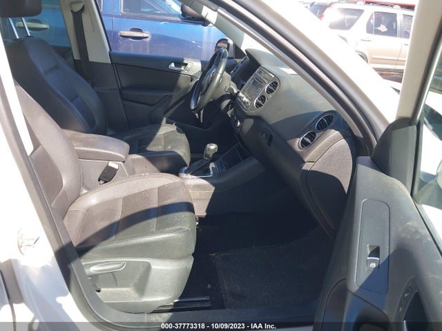 2012 VOLKSWAGEN TIGUAN SE W/SUNROOF & NAV VIN: WVGAV7AX8CW532880