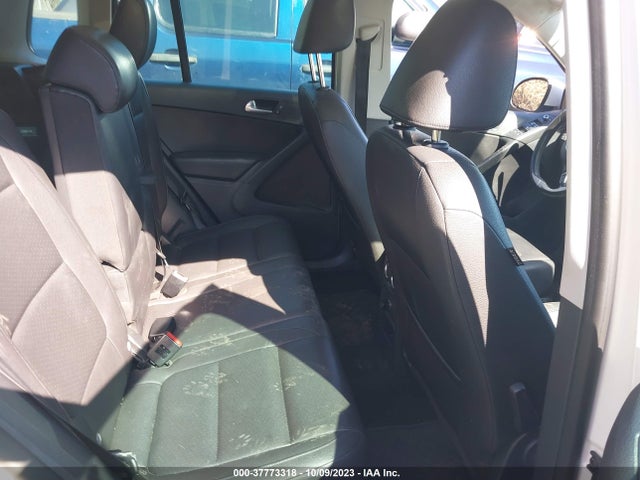 2012 VOLKSWAGEN TIGUAN SE W/SUNROOF & NAV VIN: WVGAV7AX8CW532880