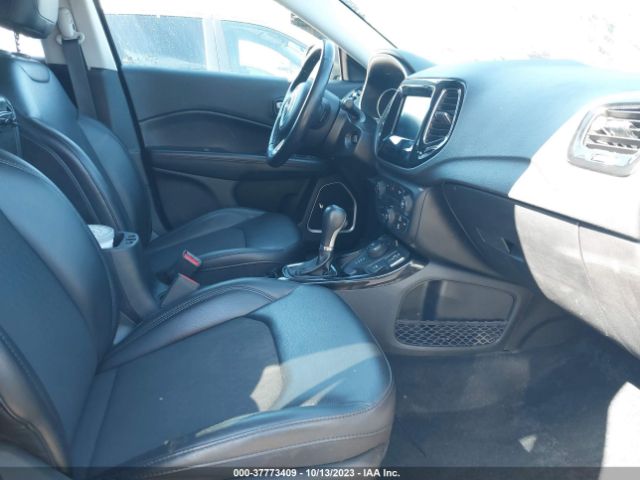 3C4NJDBB8KT807073 Jeep Compass Altitude