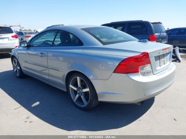 2011 VOLVO C70 YV1672MC6BJ116347 Photo 2