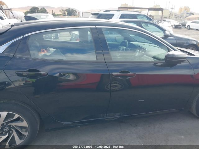 SHHFK7H25JU422138 Honda Civic Hatchback Lx
